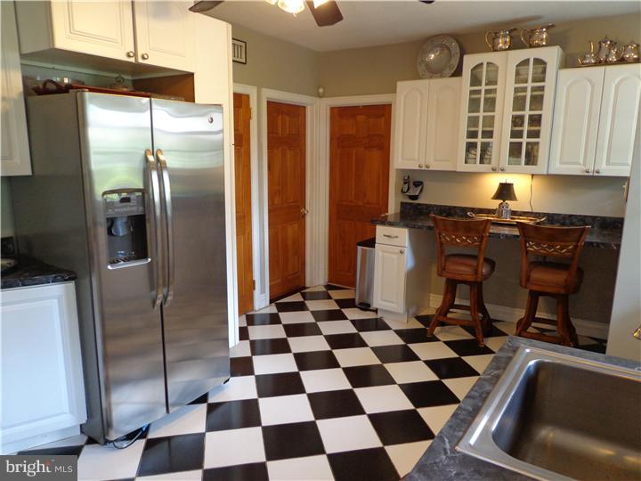 330 South Trooper Road Norristown, PA 19403 - Photo 9 of 24 Kitchen