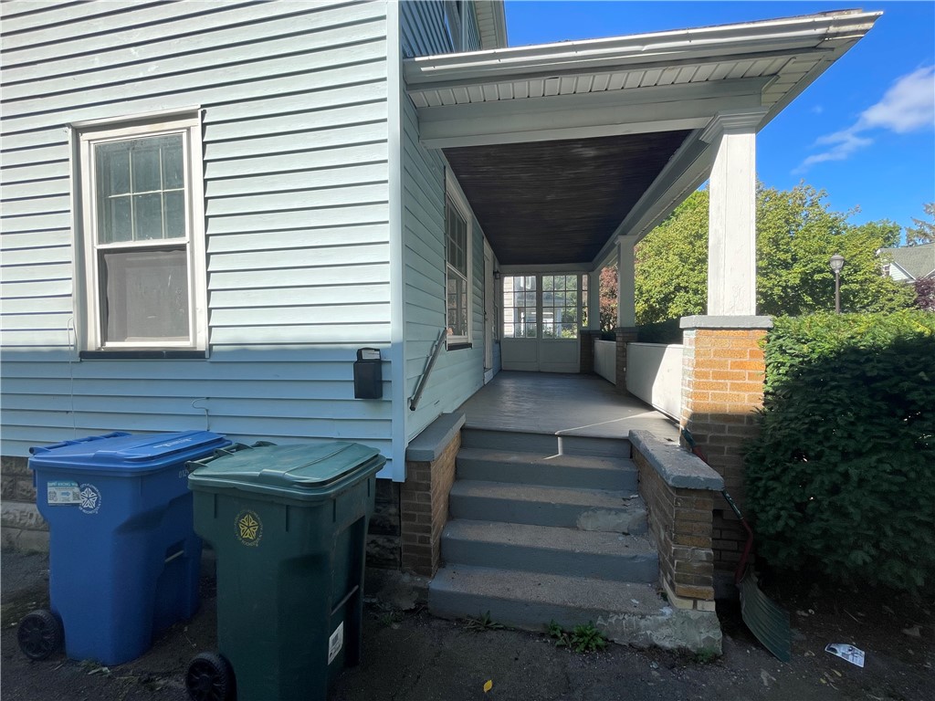 93 Roslyn Street Rochester, NY 14619 - Photo 2 of 25 Gallery Image 2