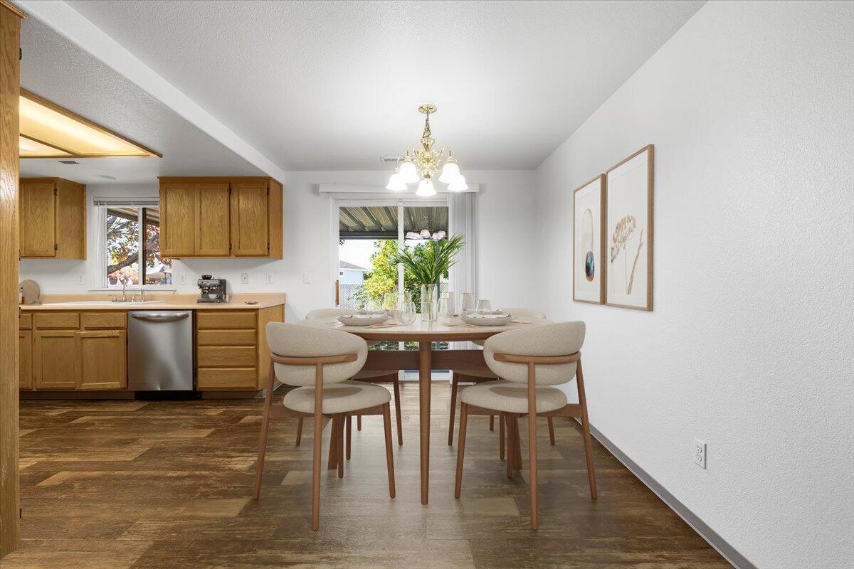 8089 Abbey Road White City, OR 97503 - Photo 10 of 28 2-CI_6652 - DINING ROOM_Final