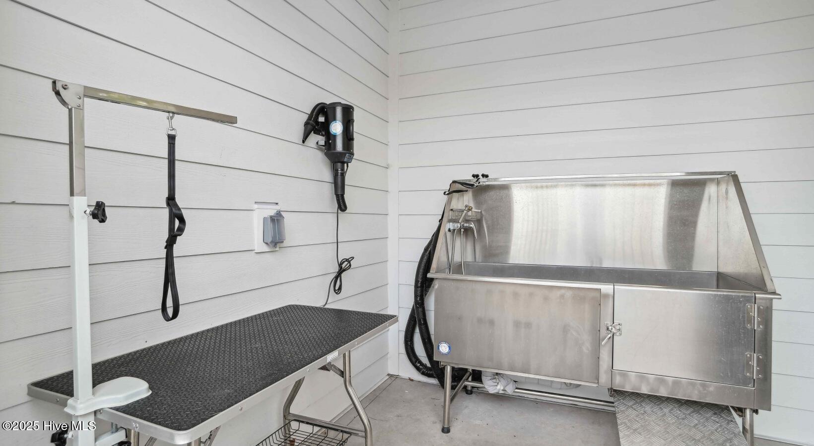 115 Beaumont Oaks Drive, Unit B1 Wilmington, NC 28411 - Photo 14 of 32 BeaumontOaks_WilmingtonNC_PawSpa-ff03cbf