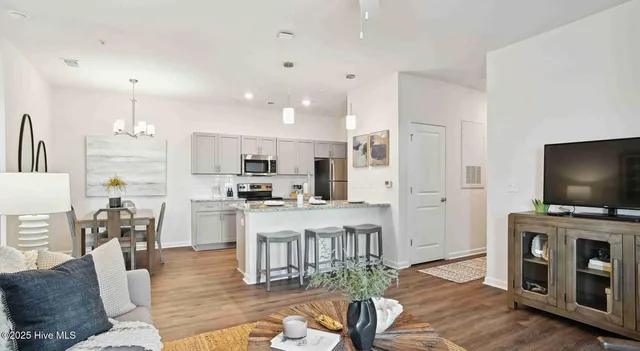 $1,421 | 115 Beaumont Oaks Drive, Unit B1, Wilmington, NC 28411