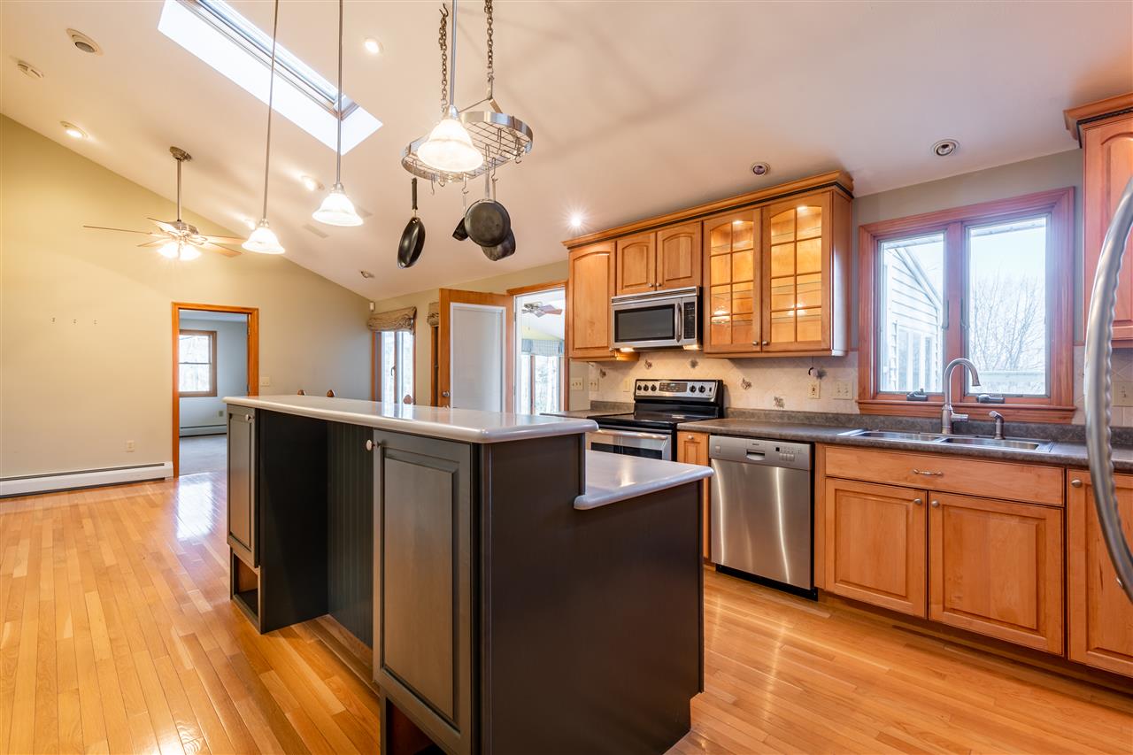 65 Roby Road Goffstown, NH 03045 - Photo 3 of 26