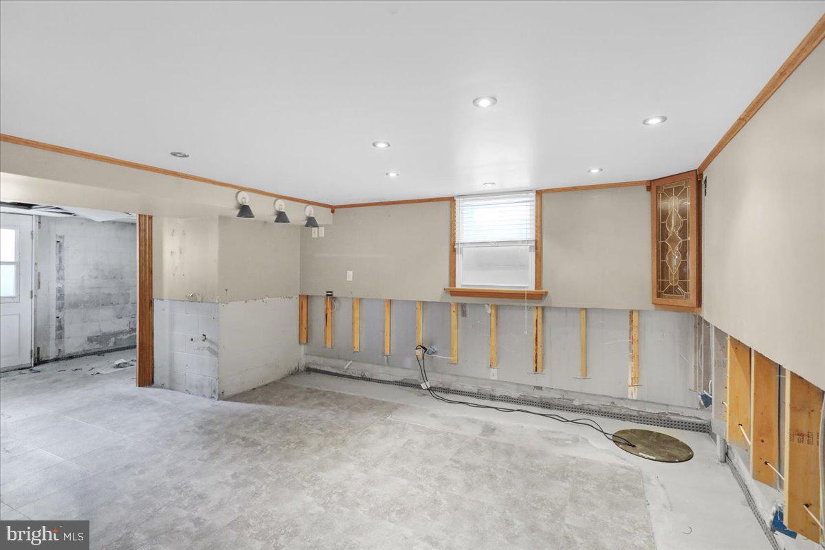 27 Woodland Road Reading, PA 19610 - Photo 21 of 34 a view of an empty room