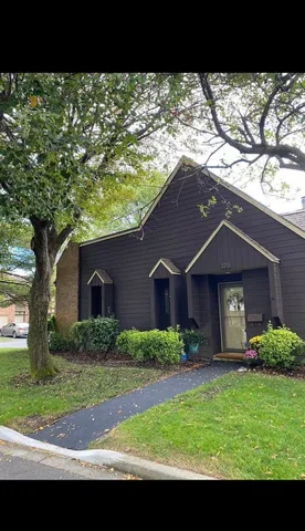 $3,900 | 176 Southgate Crescent, Unit 176, Massapequa Park, NY 11762