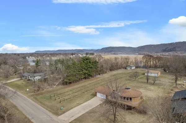 $499,900 | 1149 South River Road, Cochrane, WI 54622