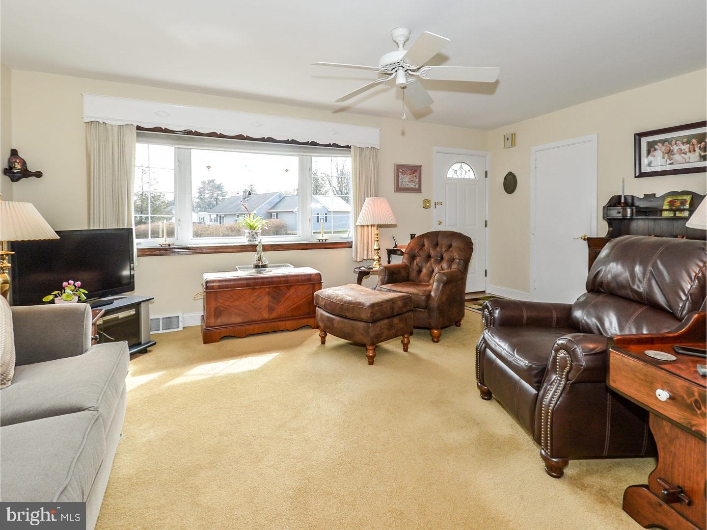 1078 Marie Road Jenkintown, PA 19046 - Photo 4 of 25 Living Room