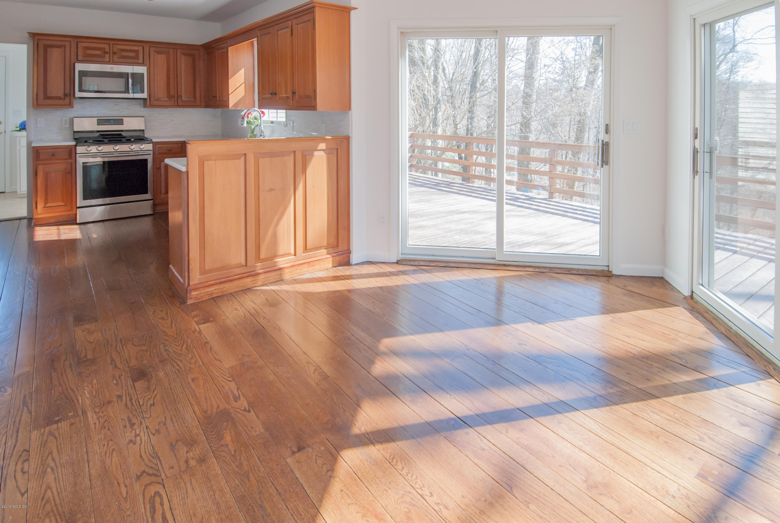 25 Harkim Road Greenwich, CT 06831 - Photo 5 of 14 a view of a kitchen with wooden floor and electronic appliances