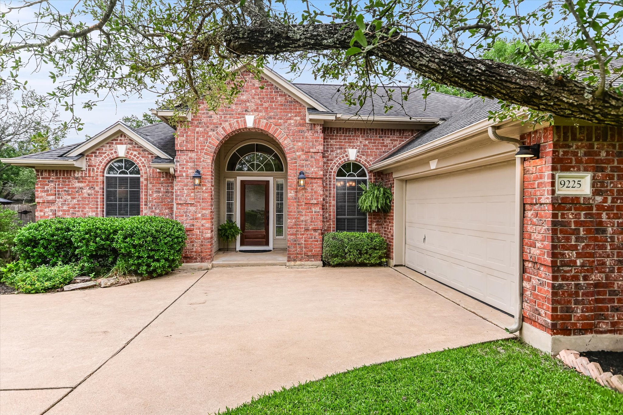 9225 Edwardson Lane Austin, TX 78749 - Photo 2 of 21
