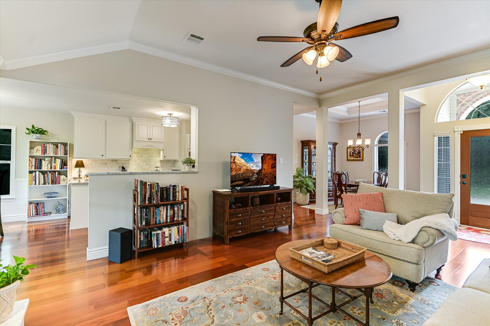 9225 Edwardson Lane Austin, TX 78749 - Photo 4 of 21