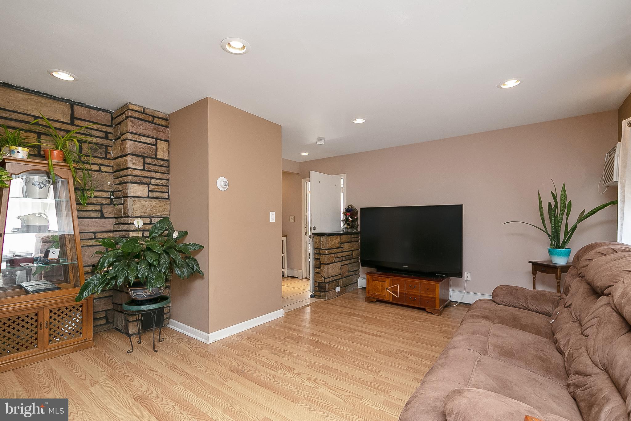 6 Ice Pond Road Levittown, PA 19057 - Photo 13 of 34 Gallery Image 13
