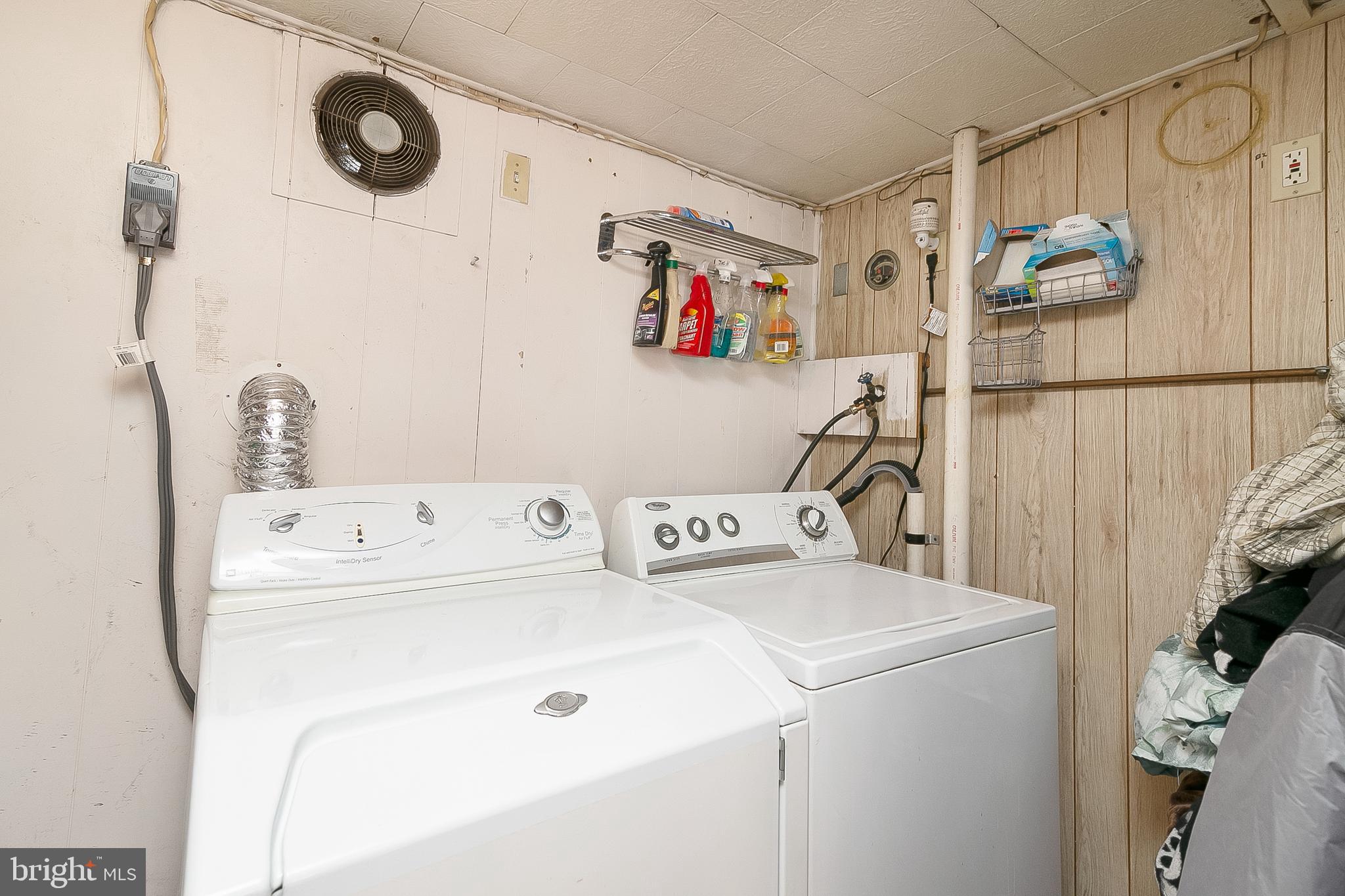6 Ice Pond Road Levittown, PA 19057 - Photo 8 of 34 Gallery Image 8