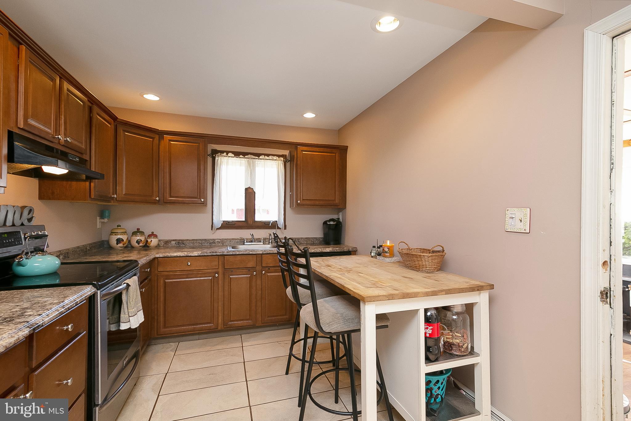 6 Ice Pond Road Levittown, PA 19057 - Photo 10 of 34 Gallery Image 10