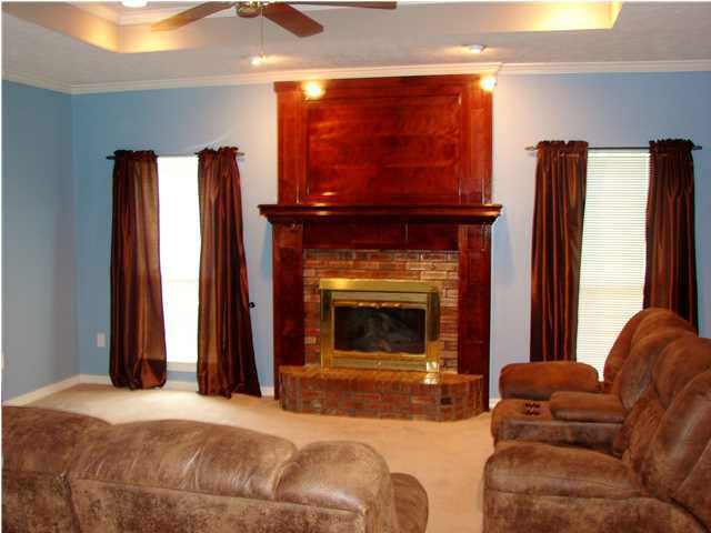 279 Parks Road Raymond, MS 39154 - Photo 11 of 33 Spacious Living Room