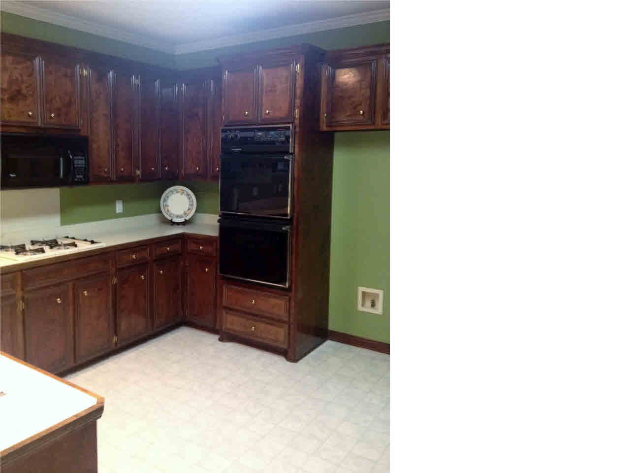 279 Parks Road Raymond, MS 39154 - Photo 16 of 33 Lovely Kitchen with Custom Cabinetry