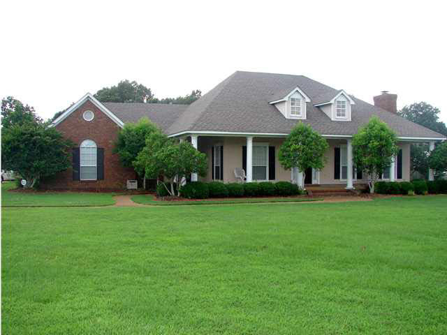 279 Parks Road Raymond, MS 39154 - Photo 2 of 33 Huge lush Front Yard