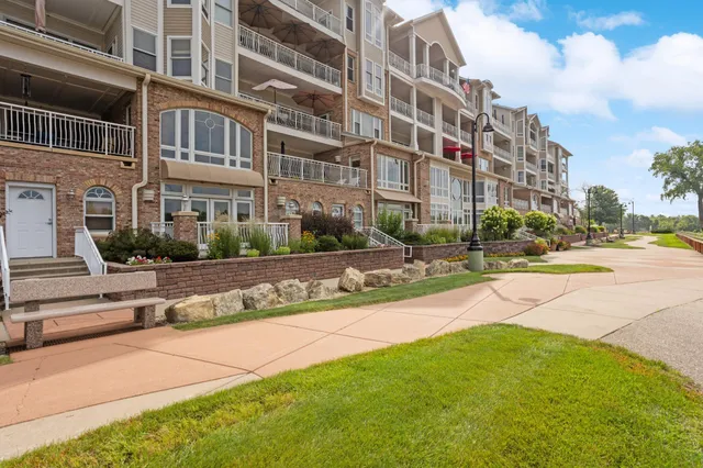 $599,000 | 150 Front Street, Unit 323, Prescott, WI 54021