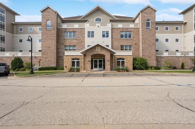 $599,000 | 150 Front Street, Unit 323, Prescott, WI 54021