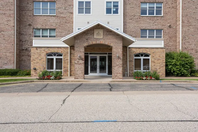 $599,000 | 150 Front Street, Unit 323, Prescott, WI 54021