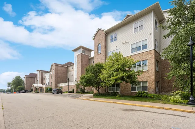 $599,000 | 150 Front Street, Unit 323, Prescott, WI 54021