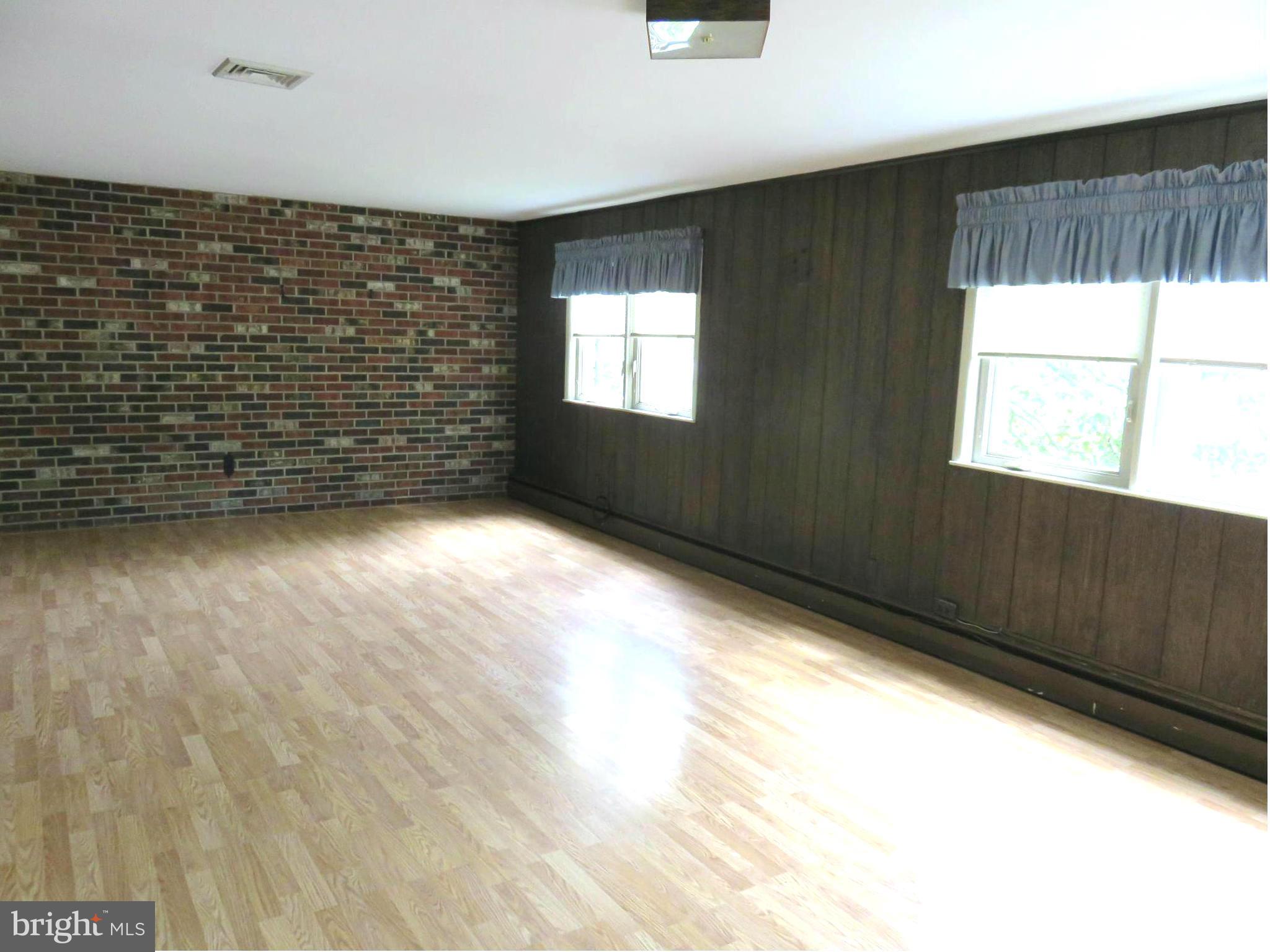 610 Seabrook Road Towson, MD 21286 - Photo 13 of 30 WARM & INVITING FAMILY ROOM