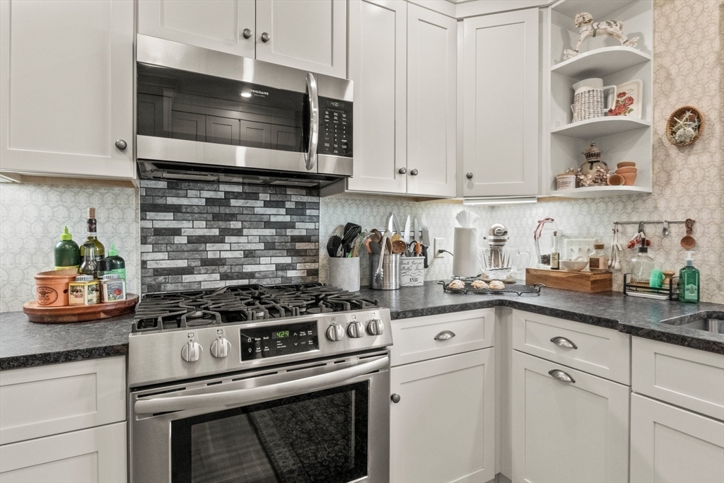 6 Aspen Road, Unit 6 Bourne, MA 02532 - Photo 10 of 35