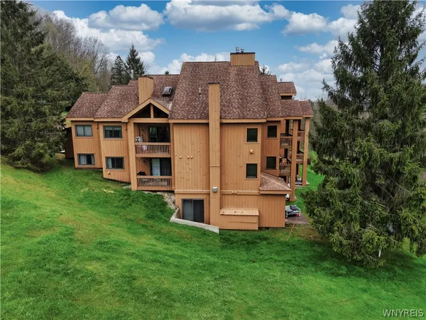 $229,900 | E104 Snowpine Village, Ellicottville, NY 14731