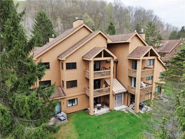 $229,900 | E104 Snowpine Village, Ellicottville, NY 14731