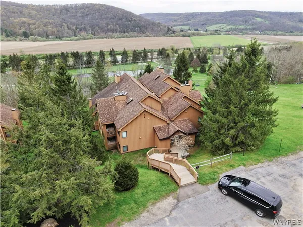 $229,900 | E104 Snowpine Village, Ellicottville, NY 14731