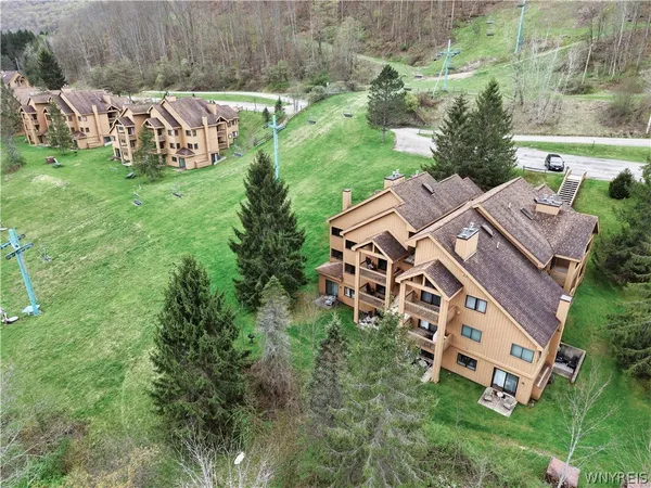 $229,900 | E104 Snowpine Village, Ellicottville, NY 14731