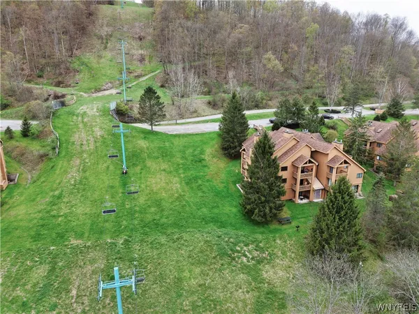 $229,900 | E104 Snowpine Village, Ellicottville, NY 14731
