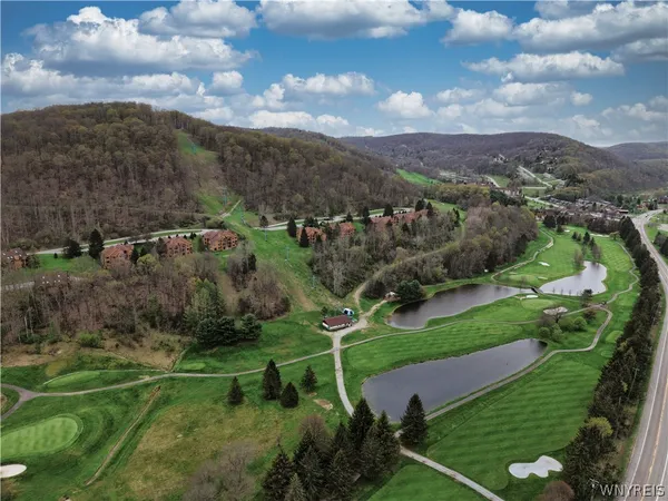 $229,900 | E104 Snowpine Village, Ellicottville, NY 14731