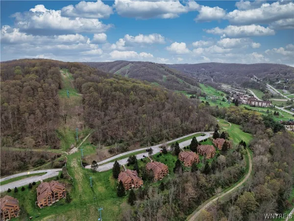 $229,900 | E104 Snowpine Village, Ellicottville, NY 14731