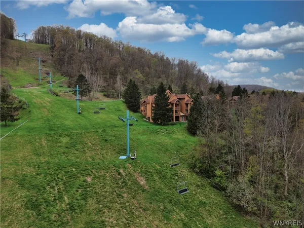 $229,900 | E104 Snowpine Village, Ellicottville, NY 14731