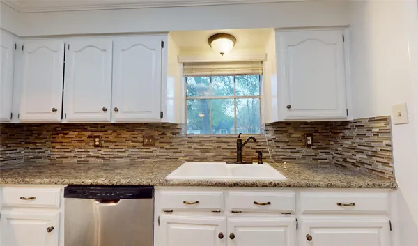 $2,900 | 347 Forest Lake Drive, Seabrook, TX 77586