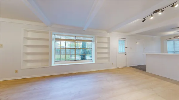 $2,900 | 347 Forest Lake Drive, Seabrook, TX 77586