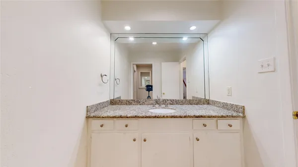 $2,900 | 347 Forest Lake Drive, Seabrook, TX 77586