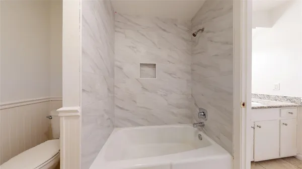 $2,900 | 347 Forest Lake Drive, Seabrook, TX 77586