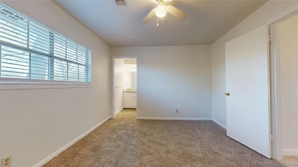 $2,900 | 347 Forest Lake Drive, Seabrook, TX 77586