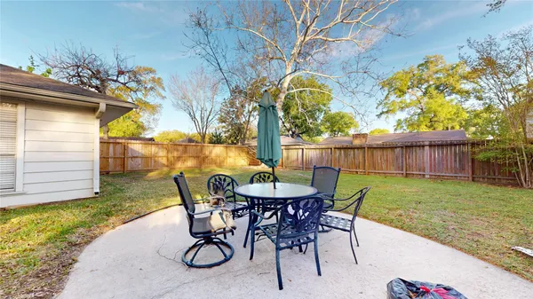 $2,900 | 347 Forest Lake Drive, Seabrook, TX 77586