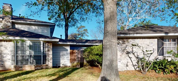 $2,900 | 347 Forest Lake Drive, Seabrook, TX 77586