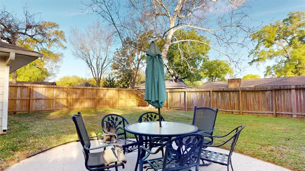 $2,900 | 347 Forest Lake Drive, Seabrook, TX 77586