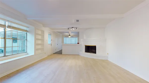 $2,900 | 347 Forest Lake Drive, Seabrook, TX 77586