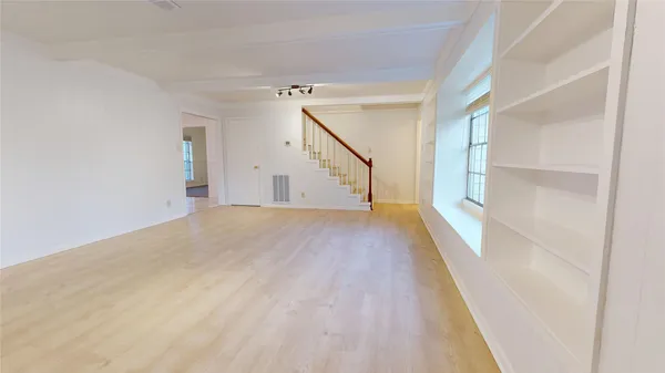 $2,900 | 347 Forest Lake Drive, Seabrook, TX 77586