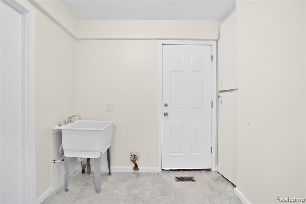 29982 Hazelwood Street Inkster, MI 48141 - Photo 10 of 19