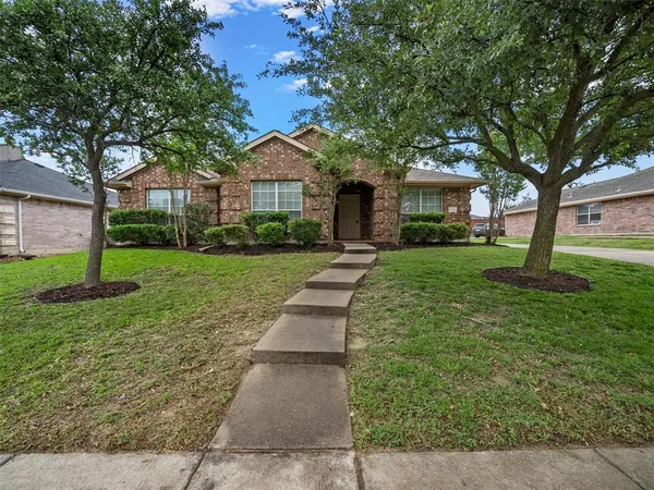 $2,395 | 526 Wyoming Drive, Murphy, TX 75094