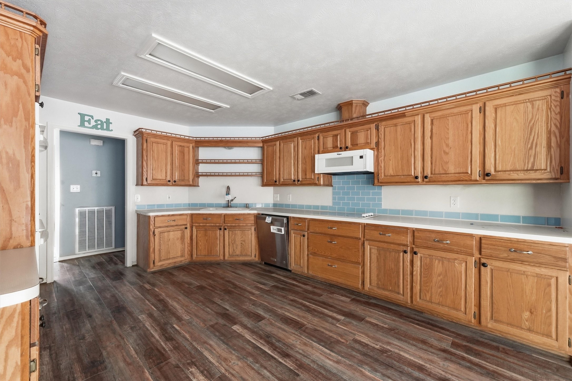 6 Lost Forest Trinity, TX 75862 - Photo 8 of 31 Kitchen