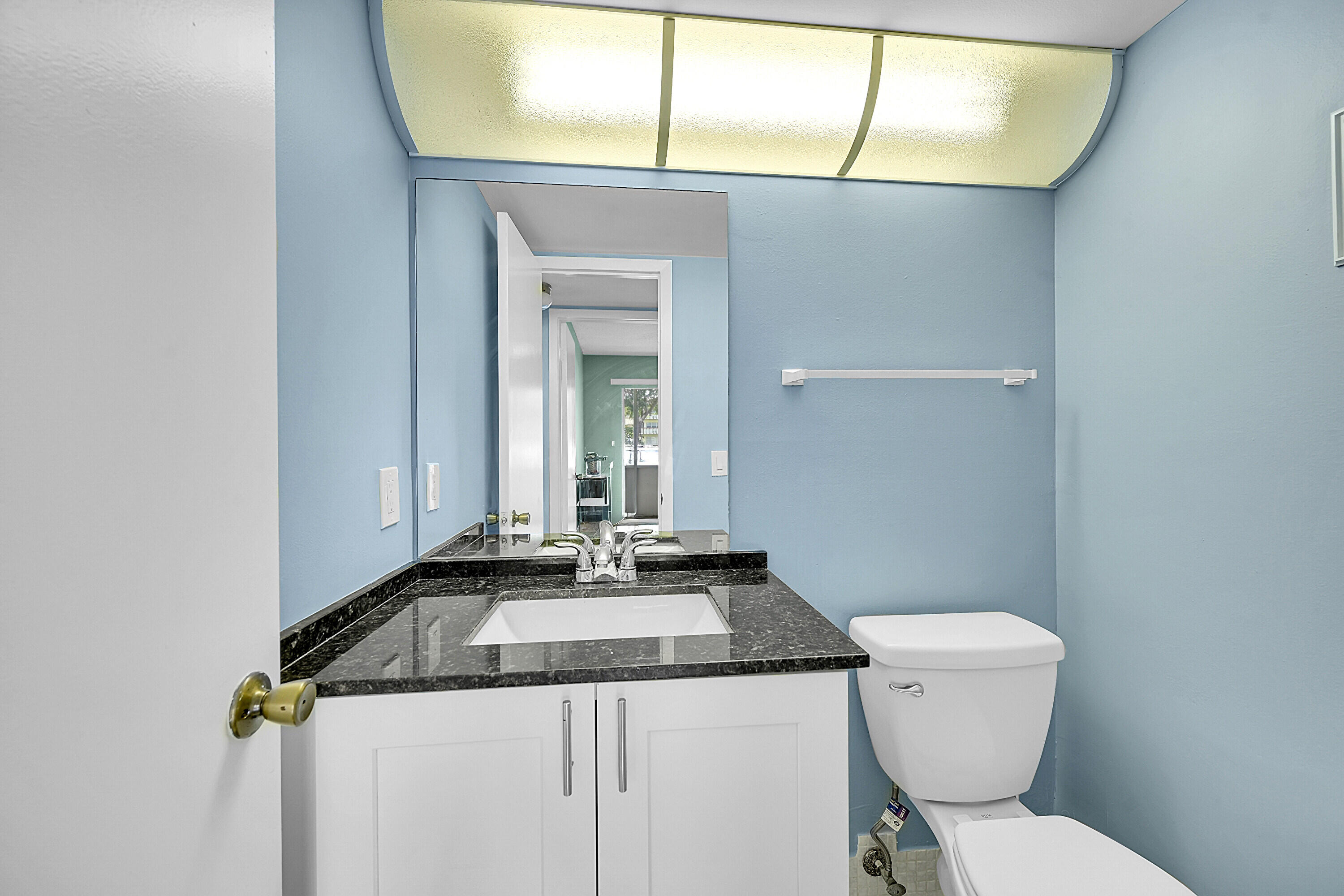 383 Mansfield Drive, Unit J Boca Raton, FL 33434 - Photo 12 of 37 Bathroom #2