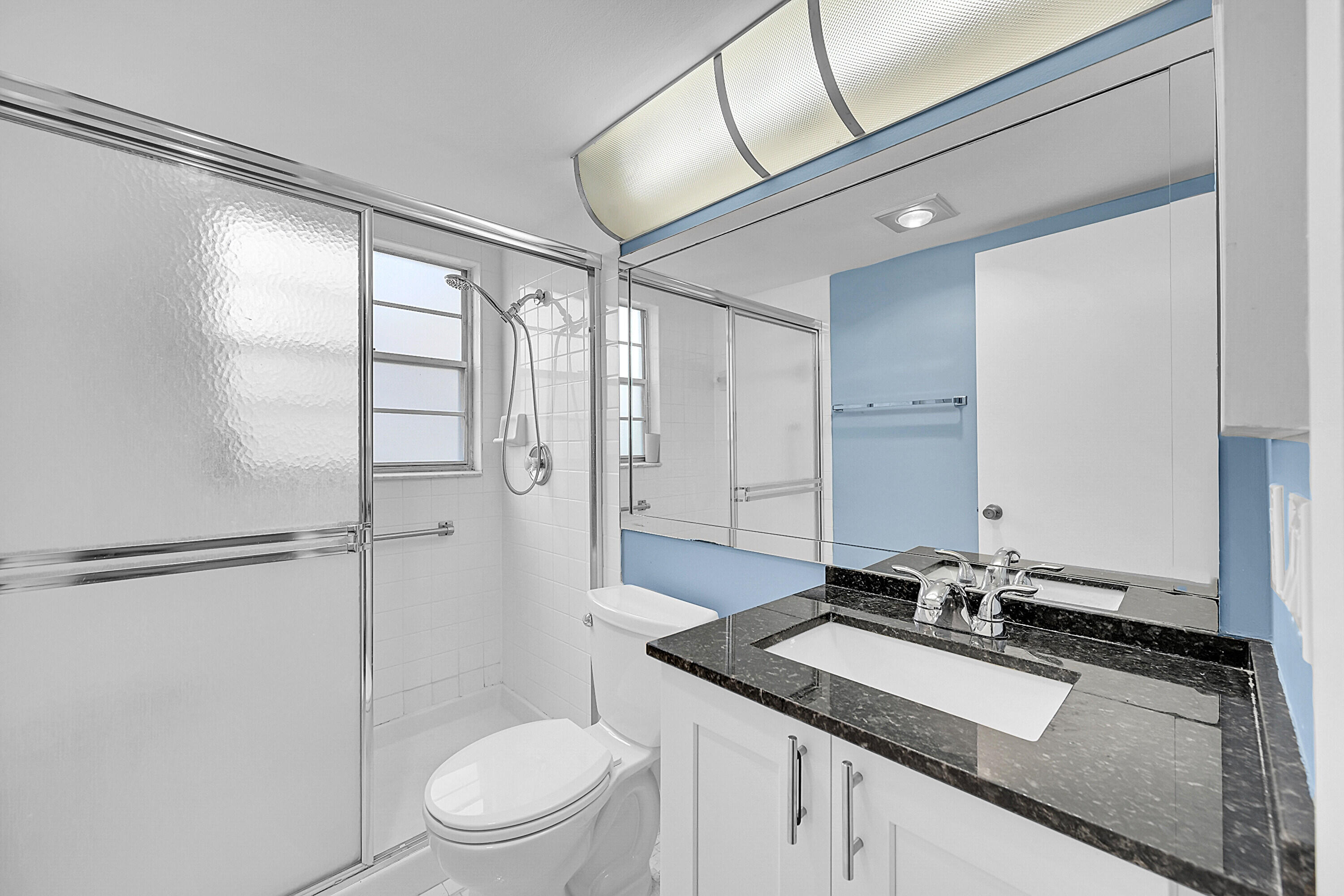 383 Mansfield Drive, Unit J Boca Raton, FL 33434 - Photo 10 of 37 Primary Bathroom