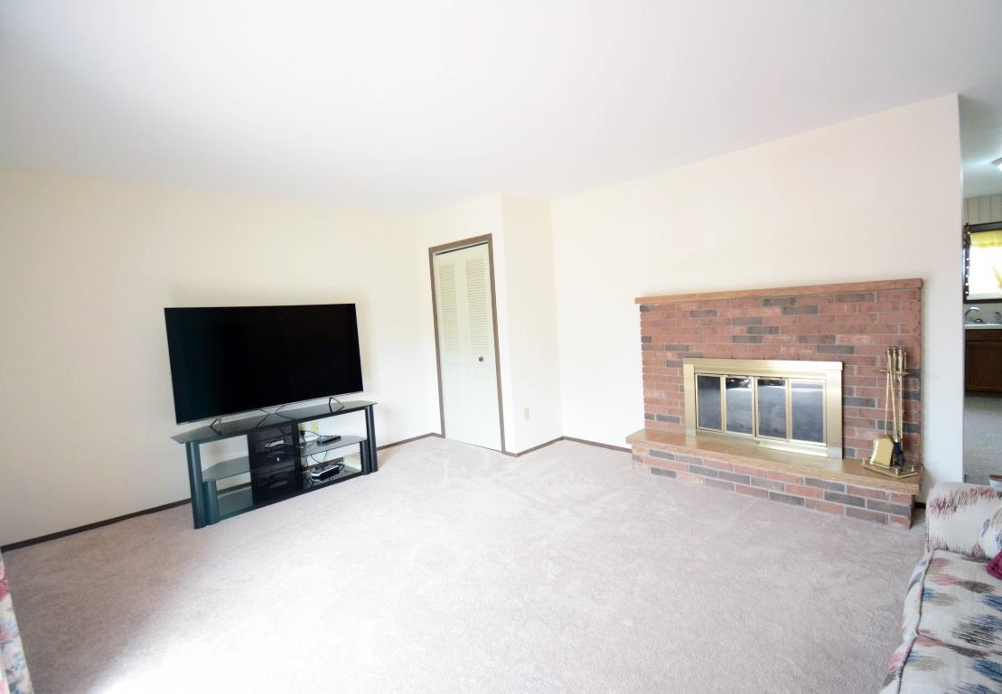 2393 West Garrison Road Owosso, MI 48867 - Photo 11 of 26 50071566-10.JPG