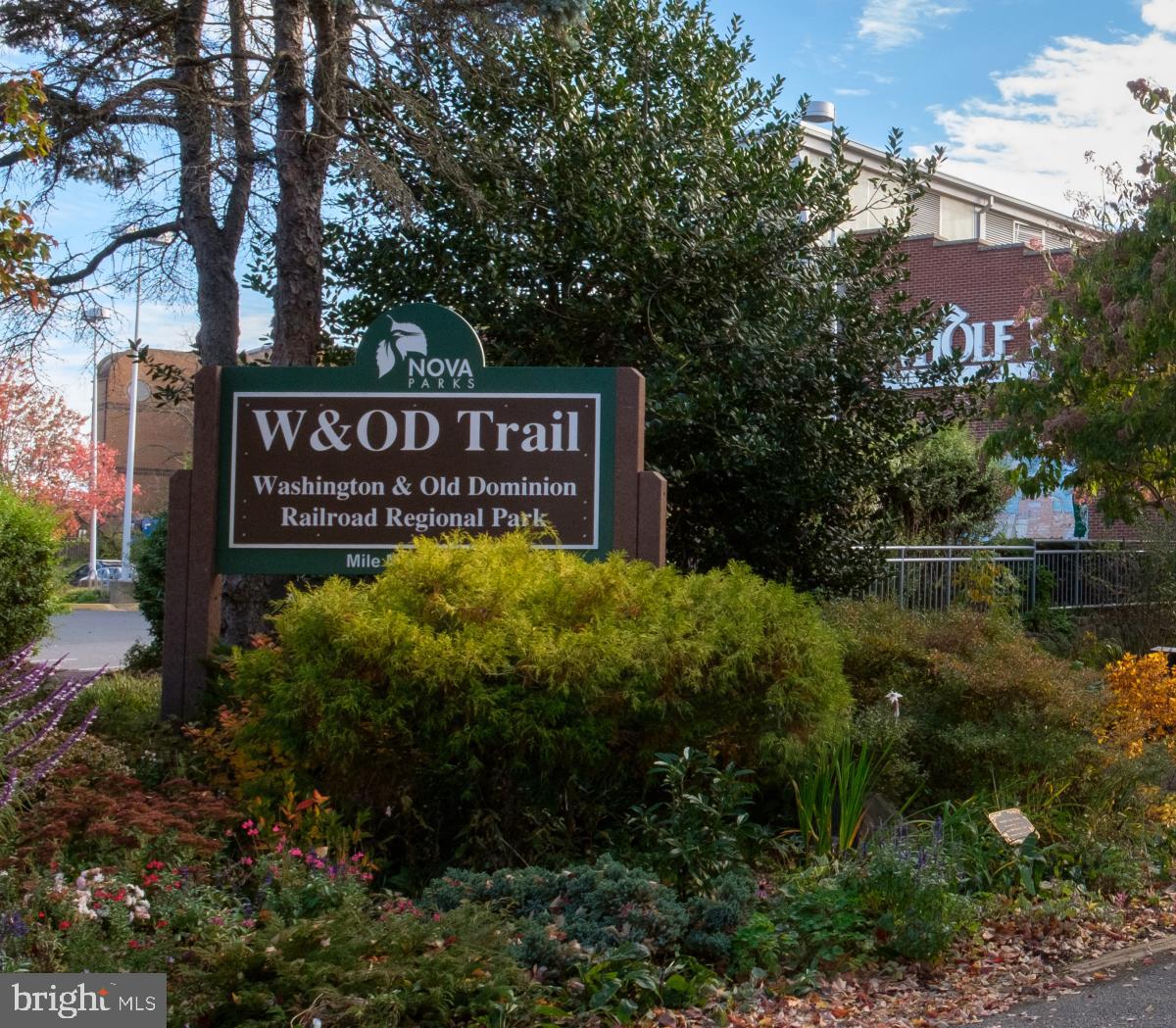 404 Tapawingo Road Southeast Vienna, VA 22180 - Photo 39 of 44 Steps to W&OD Traill